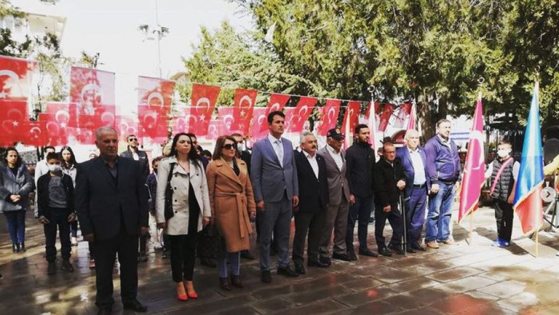 23 Nisan Ulusal Egemenlik ve Çocuk Bayramı Dolayısıyla Atatürk Anıtı'na Çelenk Bırakma Töreni düzenlendi.